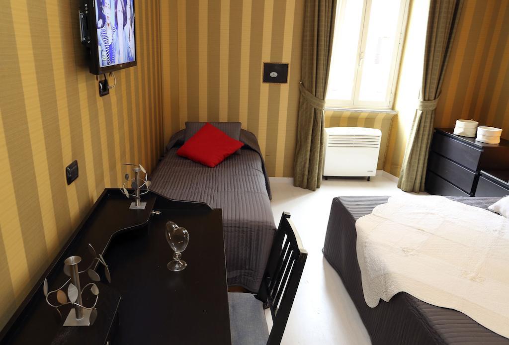 Caracciolo Guest House Rzym Pokój zdjęcie