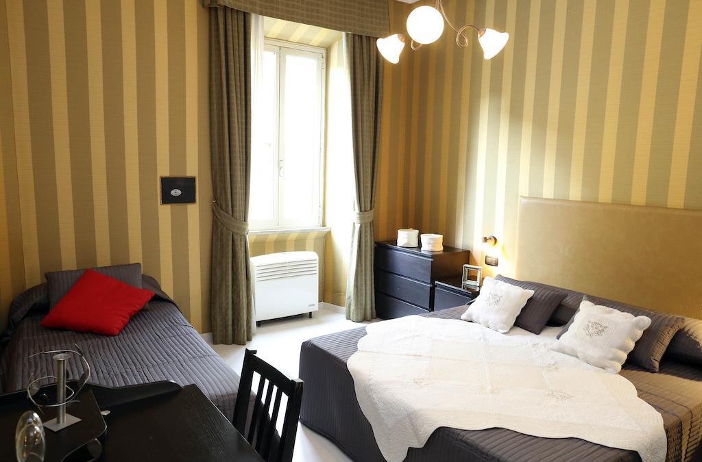 Caracciolo Guest House Rzym Pokój zdjęcie