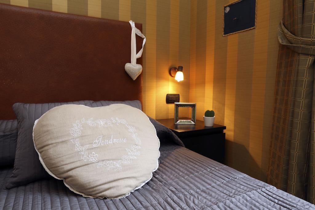 Caracciolo Guest House Rzym Pokój zdjęcie