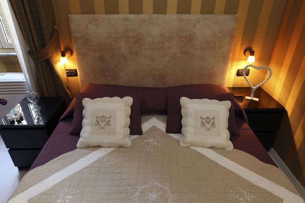 Caracciolo Guest House Rzym Pokój zdjęcie