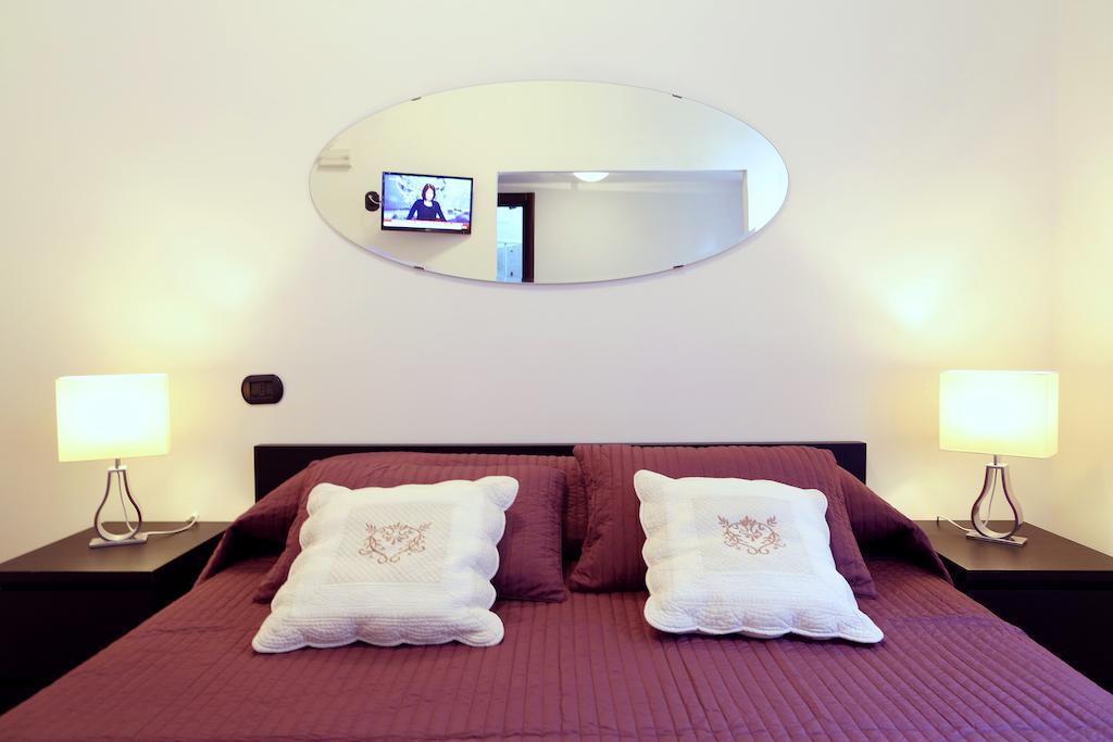 Caracciolo Guest House Rzym Pokój zdjęcie